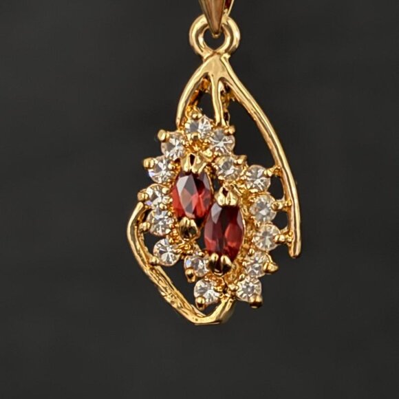 Vintage Garnet Pendant Necklace, Dolphin Ore 18K Gold Electroplate - Picture 4 of 5